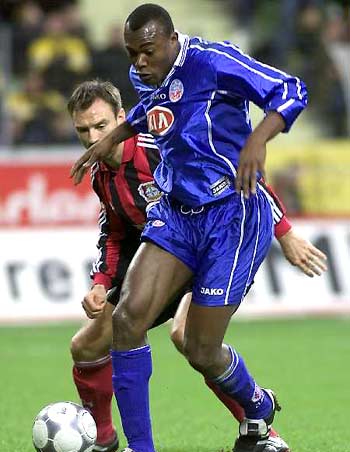 外国人少是 外国人少是